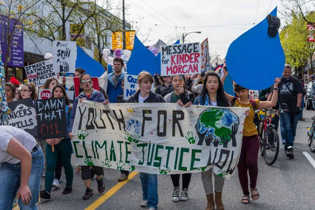 O 'Dia da Terra' perdeu embalo, mas as profecias enganosas continuam sendo marteladas. Foto: o Earth Day 2013 no Canadá.