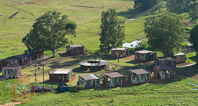 O Shanty Town é mais parecido com um assentamento do MST,  mas vai a caminho da taba indígena.