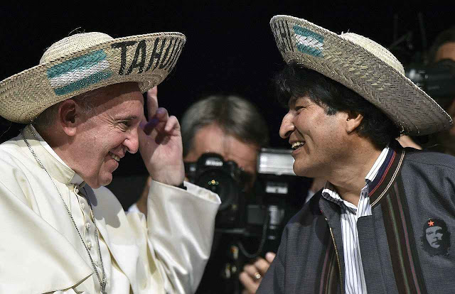 Papa Francisco com presidente Evo Morales em encontro dos movimentos sociais, Santa Cruz de la Sierra