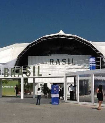 Desinteresse é grande:  no dia da inauguração do Pavilhao do Brasil  pela presidente Dilma Rousseff caiu o B de Brasil