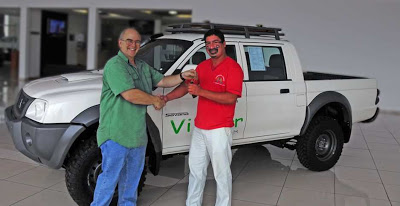 Viridor Carbon Services entregou ao cacique Marcelo Cinta-larga (rosto pintado)  duas caminhonetes como "adiantameento" do projeto