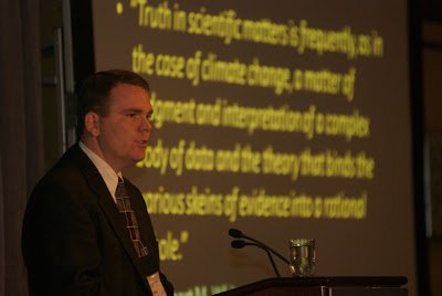 Craig Idso, Ph.D., presidente do Center for the Study of Carbon Dioxide and Global Change. Washington D.C, 2 de junho de 2009