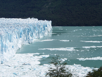 Glaciar Perito Moreno, Verde cor nova do comunismo Glaciar Perito Moreno, Patagônia, Argentina. Terra caminha  para uma "pequena era de gelo", diz Universidade de México