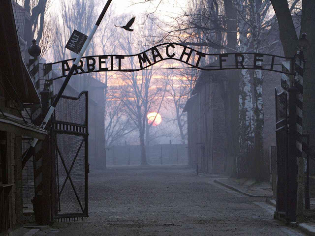 Auschwitz: o criminoso engano da frase de boas vindas hoje poderia ser substituída por: 'Planned Parenthood'.