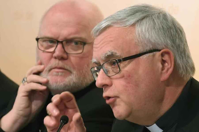 Cardeal Reinhard Marx, presidente da Conferência dos Bispos Alemães e D. Heiner Koch.