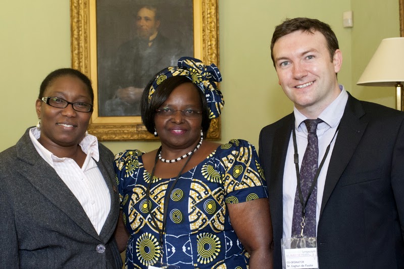 Dr. Eoghan de Faoite com representantes da África