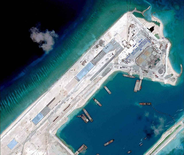 Enquanto promove vídeos expansionistas avança apressadamente na construção de ilhas artificiais de uso militar em águas disputadas.