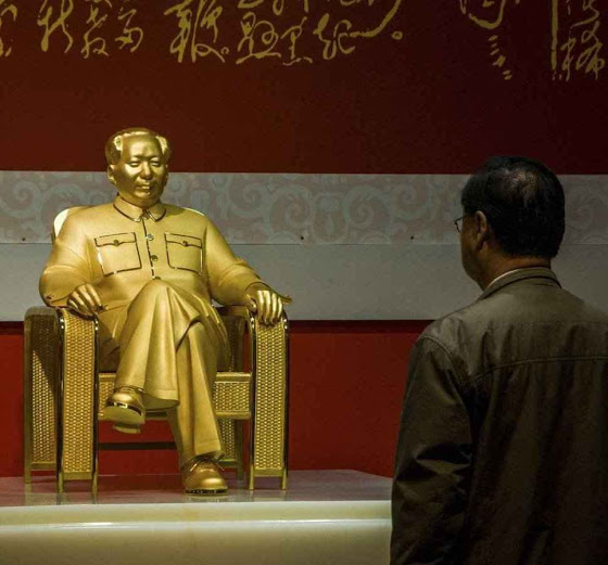 O general Gu Junshan tinha em sua mansão uma estátua de ouro e pedas preciosas do fundador do comunismo chinês.