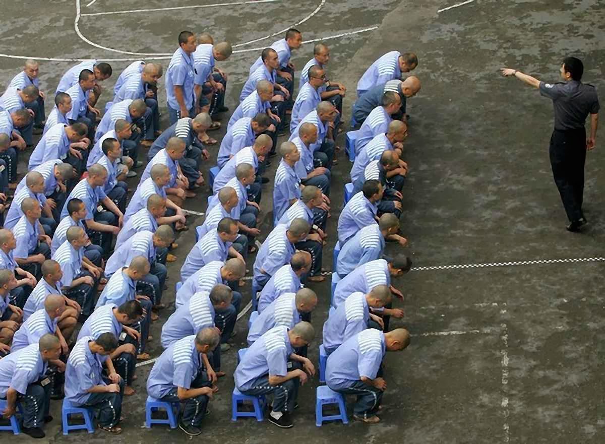 Num "campo de reforma pelo trabalho"