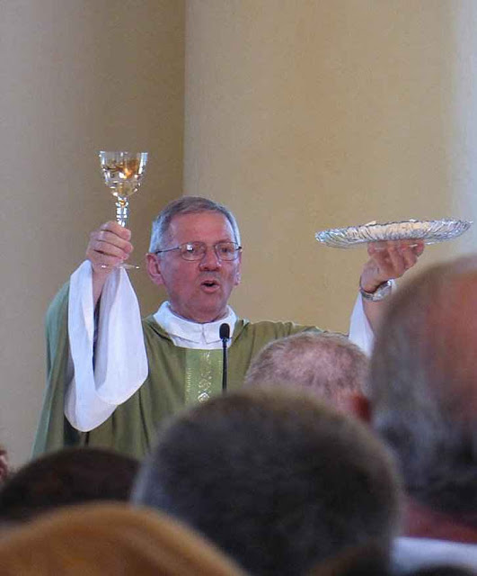 Mons. Claudio Cipolla bispo moderno abre as portas ao Islã e as fecha ao Menino Jesus.