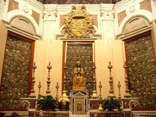 Capela com as relíquias dos 813 mártires na igreja de Santa Caterina a Formiello, Otranto