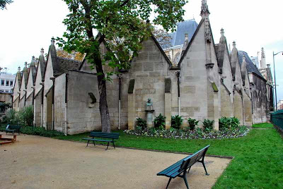 Foulques de Neuilly pregou a IV Cruzada na igreja de S. Severin de Paris.