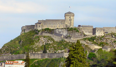 Vista do castelo desde o santuário de Lourdes