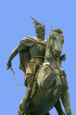 Skanderbeg, monumento em Pristina, Albania